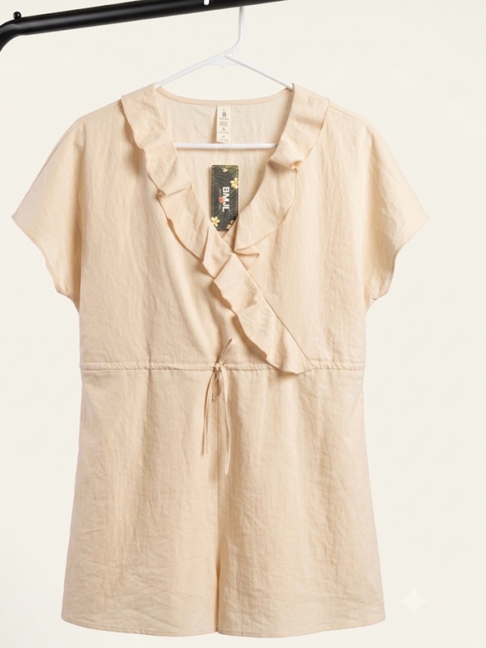 BMJL NWT Ruffle V-Neck Short Sleeve dress in beige